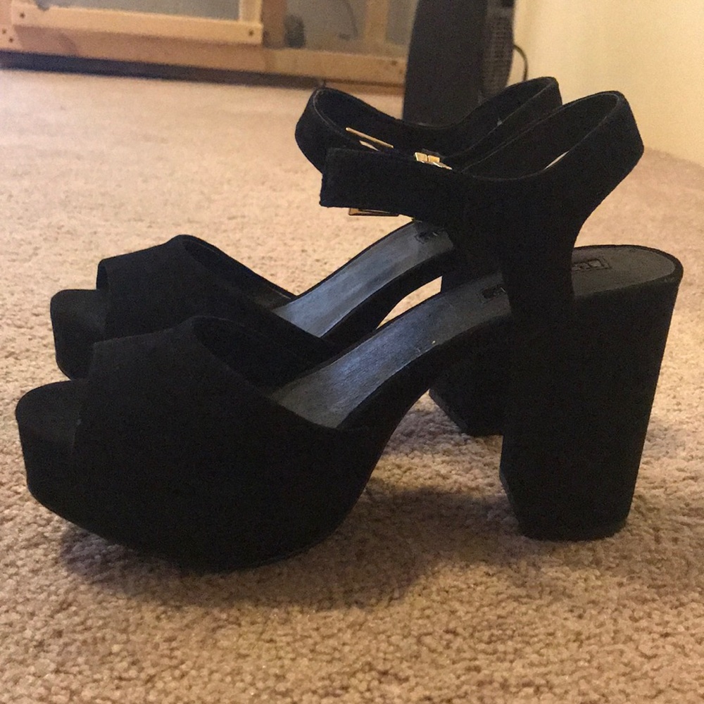 Chunky Platform Heels - Picture 3 of 7